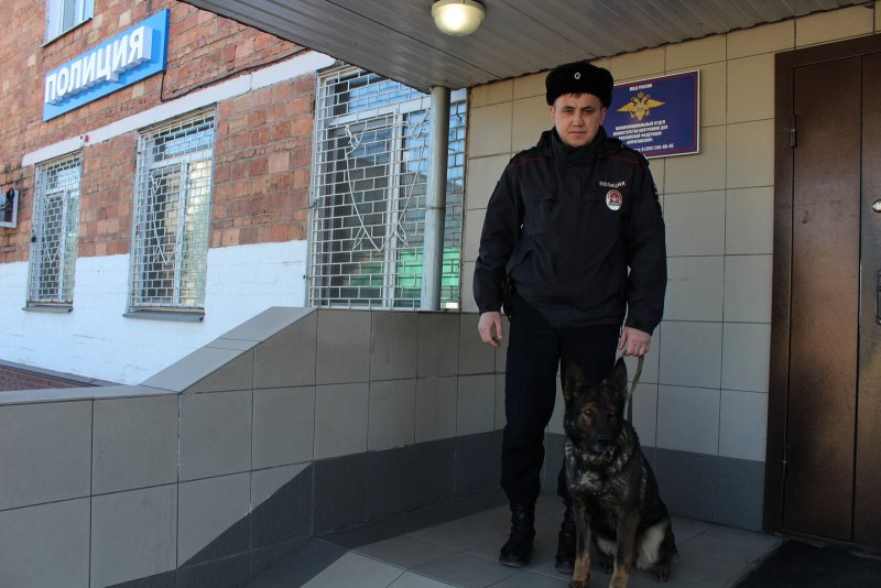 В Курагинском районе полицейская собака по следам, оставленным на месте преступления, отыскала подозреваемого в краже